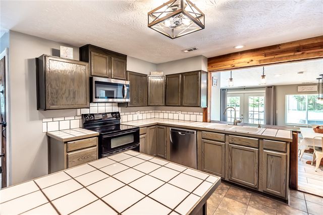 6075 Marathon Edenton Road, Blanchester, OH 45107