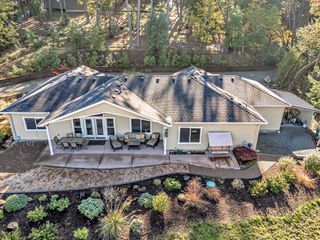 6450 Dark Hollow Road, Medford, OR 97501