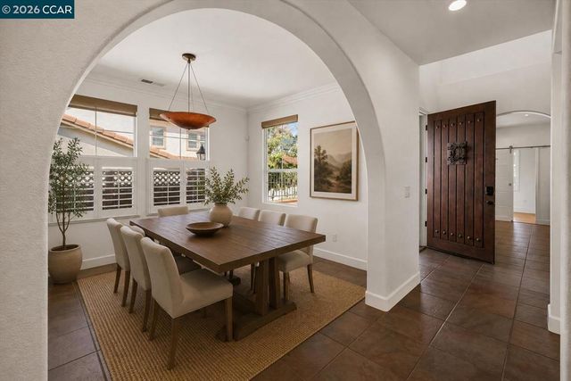 5210 S Montecito Dr, Concord, CA 94521