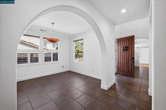5210 S Montecito Dr, Concord, CA 94521