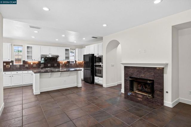 5210 S Montecito Dr, Concord, CA 94521
