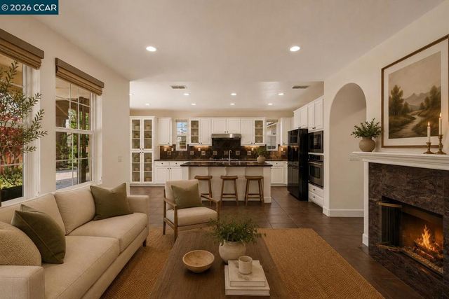 5210 S Montecito Dr, Concord, CA 94521