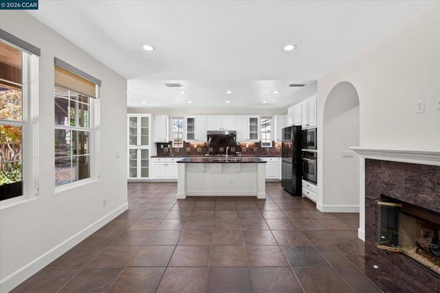 5210 S Montecito Dr, Concord, CA 94521