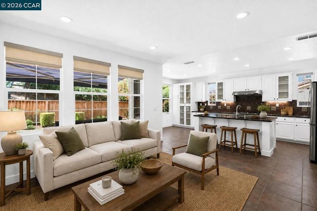 5210 S Montecito Dr, Concord, CA 94521