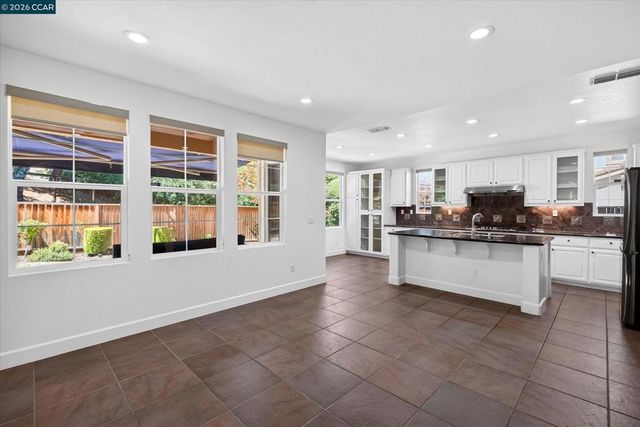 5210 S Montecito Dr, Concord, CA 94521