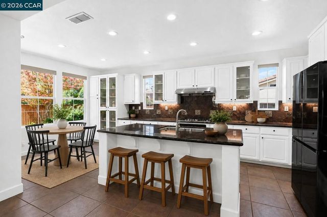 5210 S Montecito Dr, Concord, CA 94521