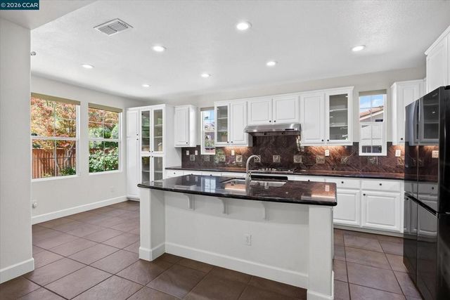 5210 S Montecito Dr, Concord, CA 94521