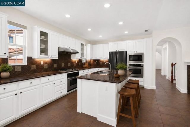5210 S Montecito Dr, Concord, CA 94521