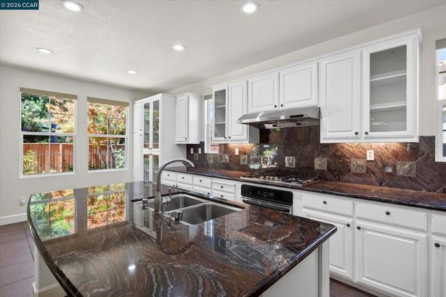 5210 S Montecito Dr, Concord, CA 94521