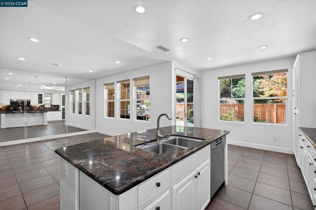 5210 S Montecito Dr, Concord, CA 94521