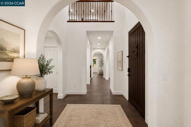5210 S Montecito Dr, Concord, CA 94521