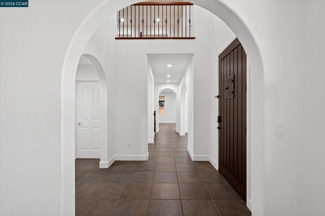 5210 S Montecito Dr, Concord, CA 94521
