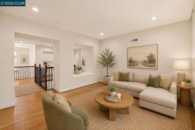 5210 S Montecito Dr, Concord, CA 94521