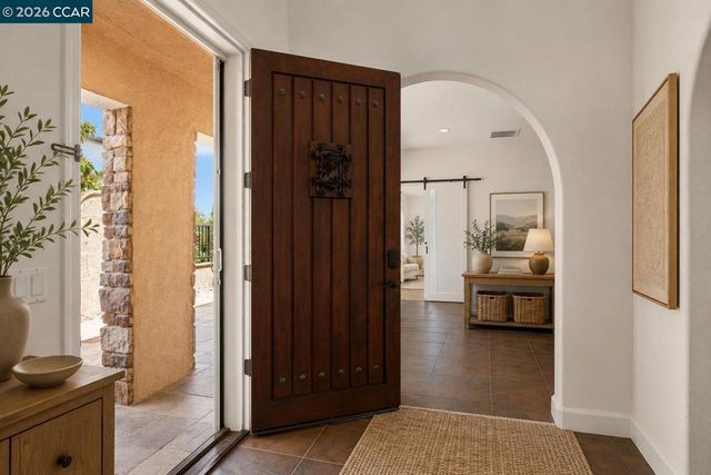 5210 S Montecito Dr, Concord, CA 94521