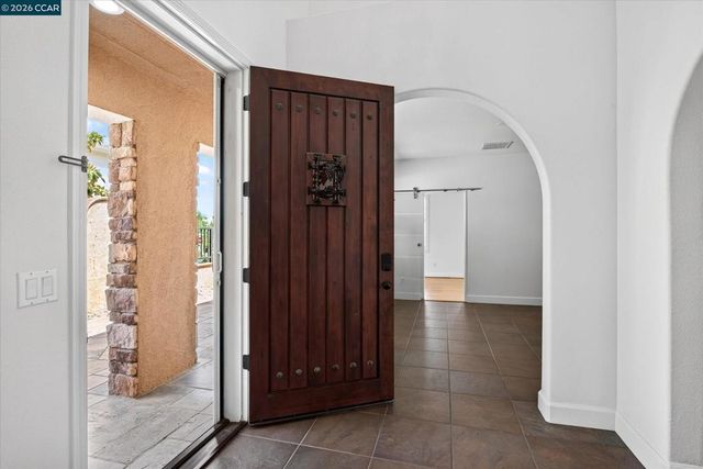 5210 S Montecito Dr, Concord, CA 94521