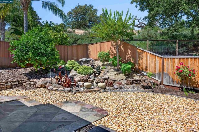 5210 S Montecito Dr, Concord, CA 94521