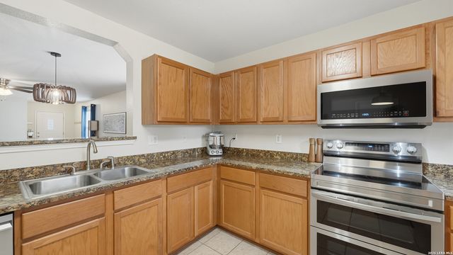 16238 GALLOPING OAK KNL, Selma, TX 78154