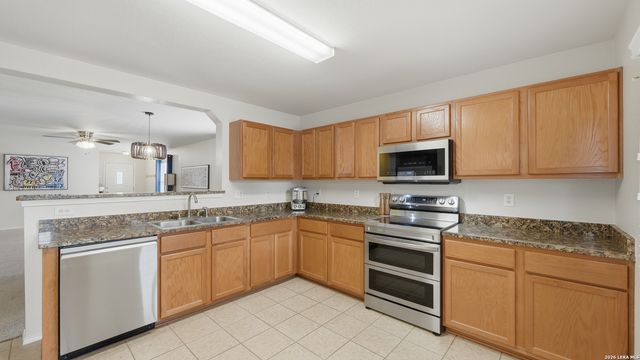 16238 GALLOPING OAK KNL, Selma, TX 78154