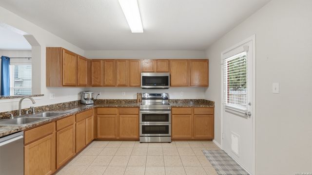 16238 GALLOPING OAK KNL, Selma, TX 78154