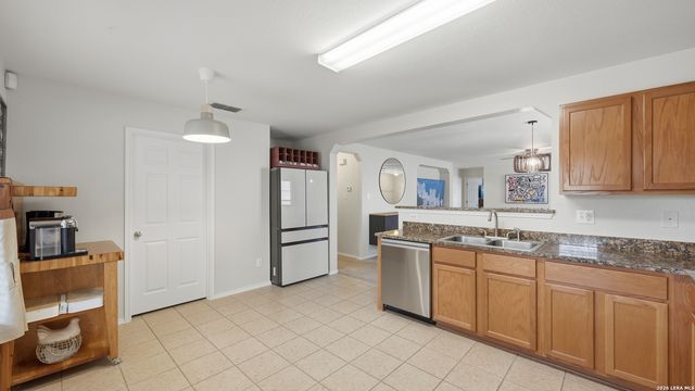 16238 GALLOPING OAK KNL, Selma, TX 78154