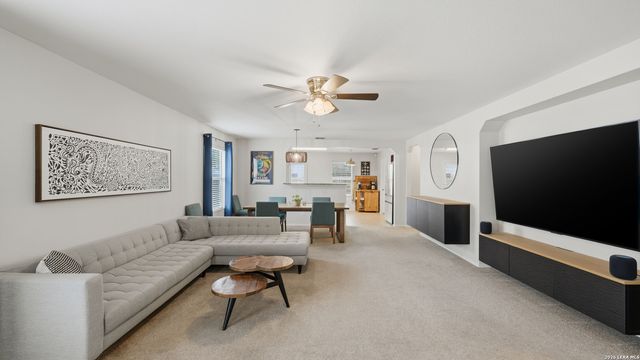 16238 GALLOPING OAK KNL, Selma, TX 78154