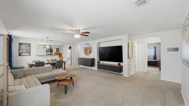 16238 GALLOPING OAK KNL, Selma, TX 78154