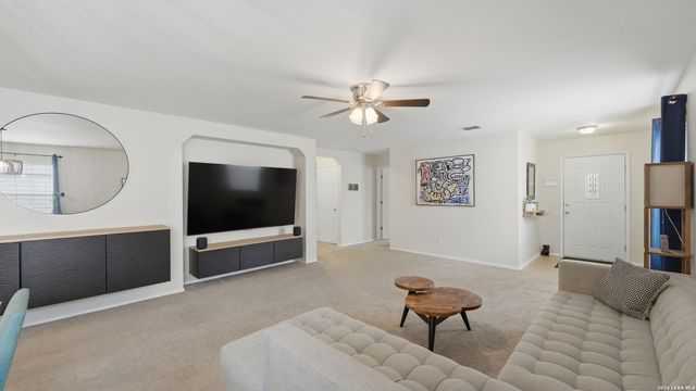 16238 GALLOPING OAK KNL, Selma, TX 78154