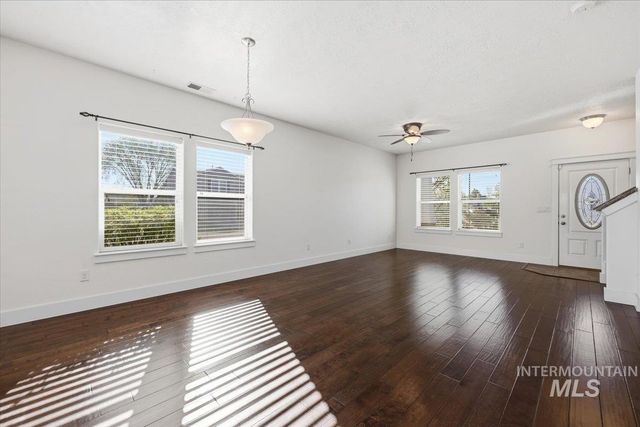 1406 W Crystal Falls Ave, Nampa, ID 83651