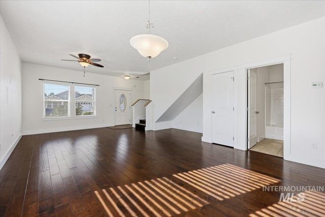 1406 W Crystal Falls Ave, Nampa, ID 83651