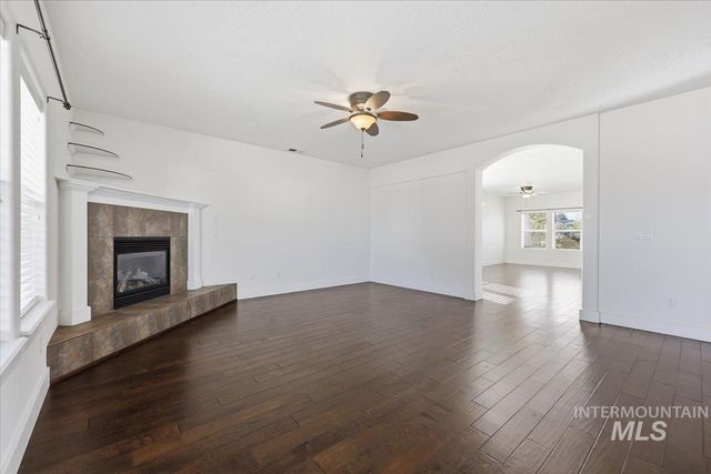 1406 W Crystal Falls Ave, Nampa, ID 83651