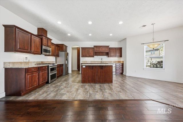 1406 W Crystal Falls Ave, Nampa, ID 83651