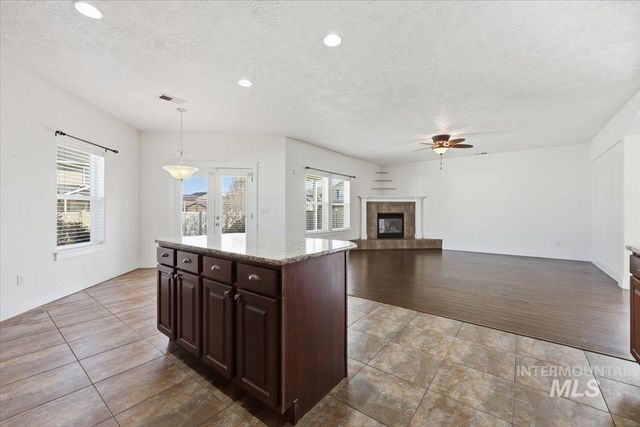 1406 W Crystal Falls Ave, Nampa, ID 83651