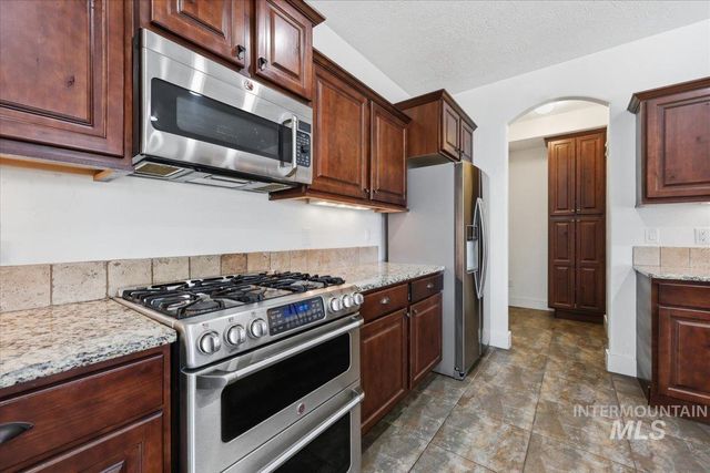 1406 W Crystal Falls Ave, Nampa, ID 83651