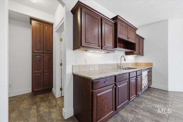 1406 W Crystal Falls Ave, Nampa, ID 83651