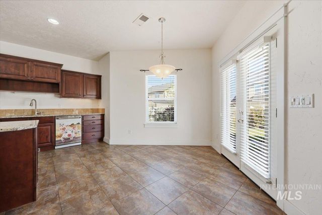 1406 W Crystal Falls Ave, Nampa, ID 83651