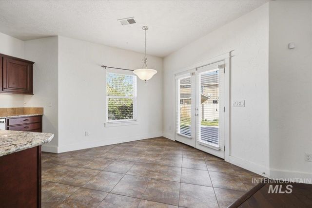 1406 W Crystal Falls Ave, Nampa, ID 83651