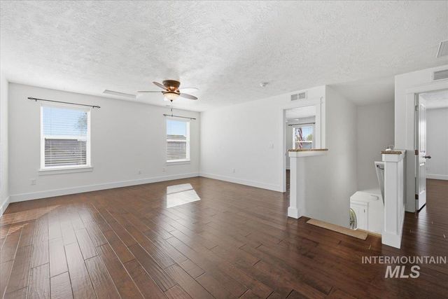 1406 W Crystal Falls Ave, Nampa, ID 83651