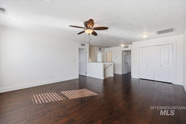 1406 W Crystal Falls Ave, Nampa, ID 83651