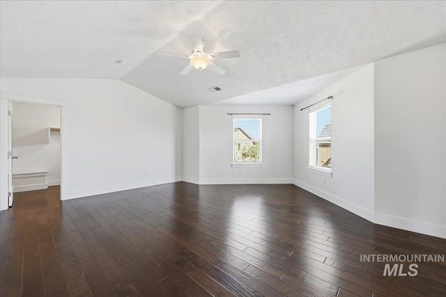 1406 W Crystal Falls Ave, Nampa, ID 83651