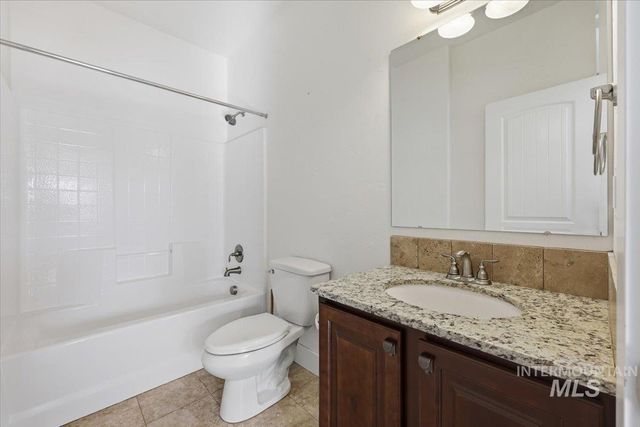 1406 W Crystal Falls Ave, Nampa, ID 83651