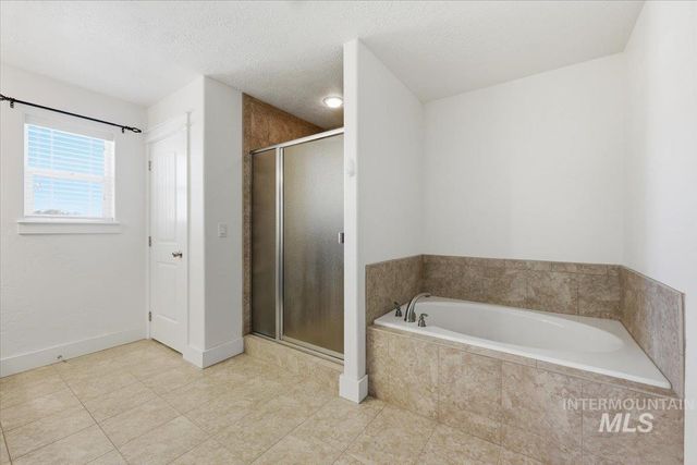 1406 W Crystal Falls Ave, Nampa, ID 83651