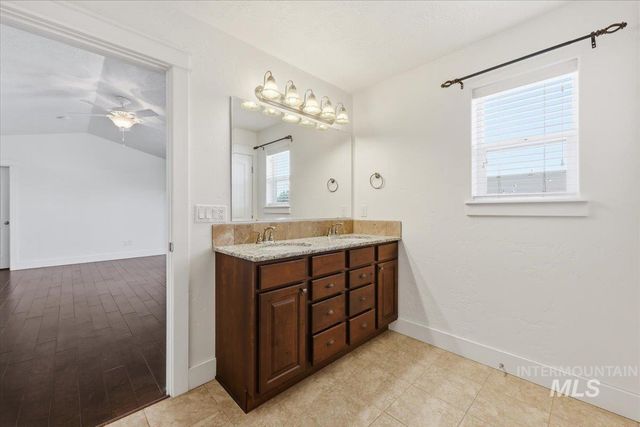 1406 W Crystal Falls Ave, Nampa, ID 83651