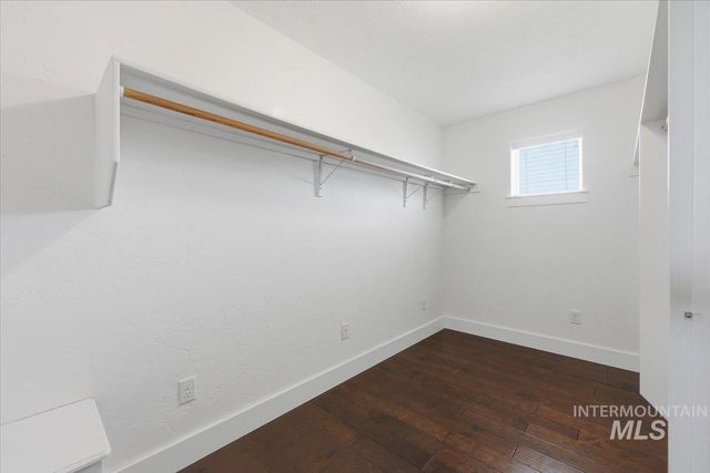 1406 W Crystal Falls Ave, Nampa, ID 83651