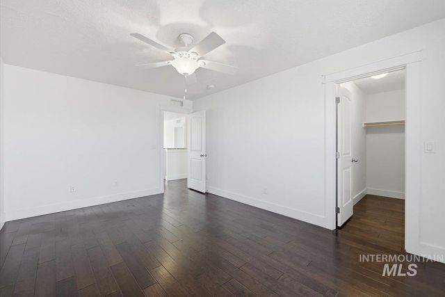 1406 W Crystal Falls Ave, Nampa, ID 83651