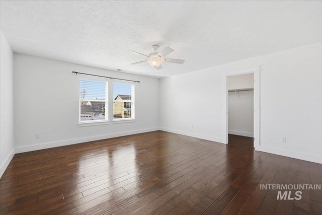 1406 W Crystal Falls Ave, Nampa, ID 83651