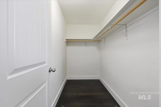 1406 W Crystal Falls Ave, Nampa, ID 83651