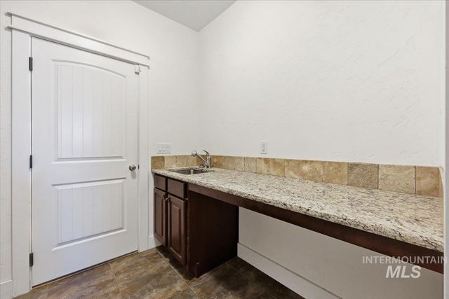 1406 W Crystal Falls Ave, Nampa, ID 83651