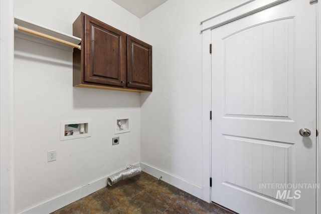 1406 W Crystal Falls Ave, Nampa, ID 83651