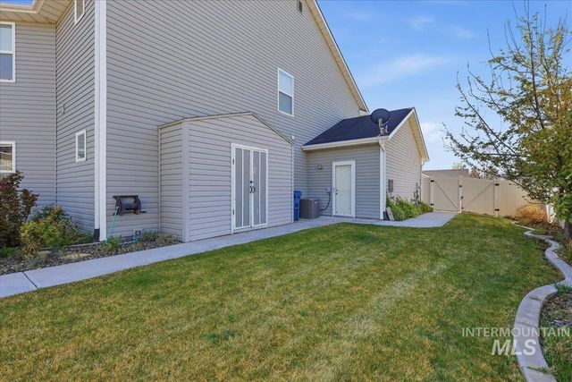 1406 W Crystal Falls Ave, Nampa, ID 83651