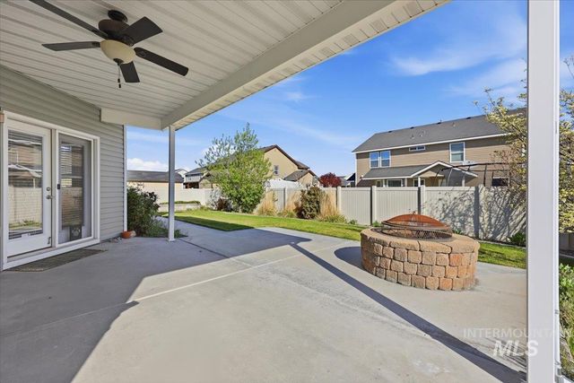 1406 W Crystal Falls Ave, Nampa, ID 83651